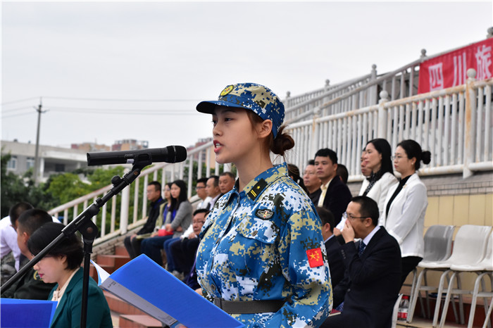 15705188893040.jpg 学生代表张雨婷致辞 (2).jpg