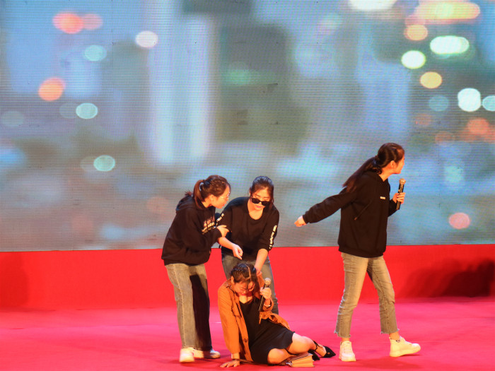 15717979513367.jpg 我校外国语学院推送的法律情景剧表演《_副本.jpg